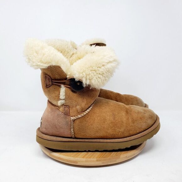 UGG Bailey II Boots Womens 7 Brown Suede‎ Sheepskin Winter Button Classic Shoes - Picture 7 of 11